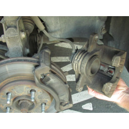 1997-2003 Chevrolet Malibu Замена передних тормозных колодок