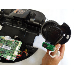 Замена правого ведущего колеса Samsung POWERbot VR9000