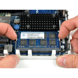 Mac mini Модель A1176 Замена оперативной памяти