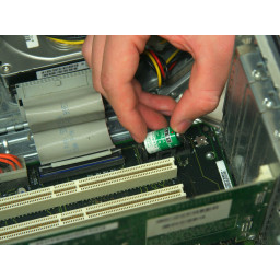 Power Mac G4 M5183 Замена внутренней батареи