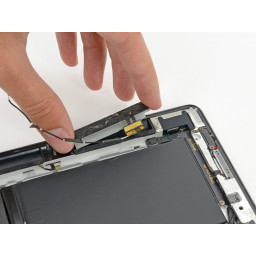 Замена правой антенны сотовой передачи данных iPad 2 GSM